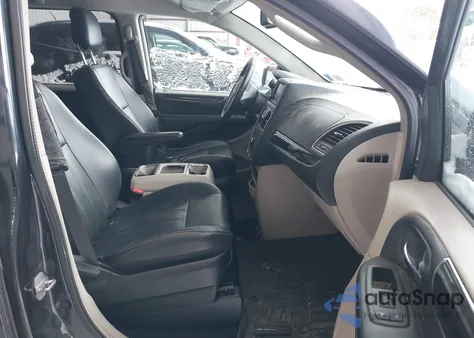 2013 Chrysler Town & Country Touring z USA, uszkodzony, nr VIN 2C4RC1BG6DR675698